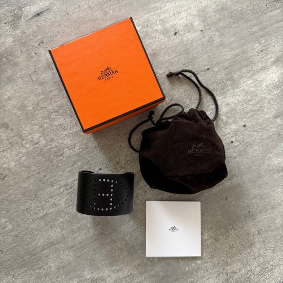 HERMES Evelyne Aluminum Sunset Black Cuff Matte H Logo Bracelet with Box Bag - Picture 11 of 11